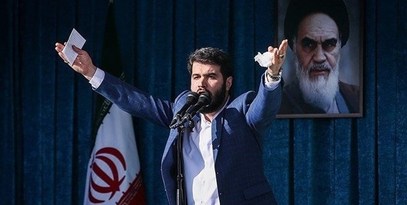 شعرخوانی سیاسی مطیعی در راهپیمایی ۲۲ بهمن