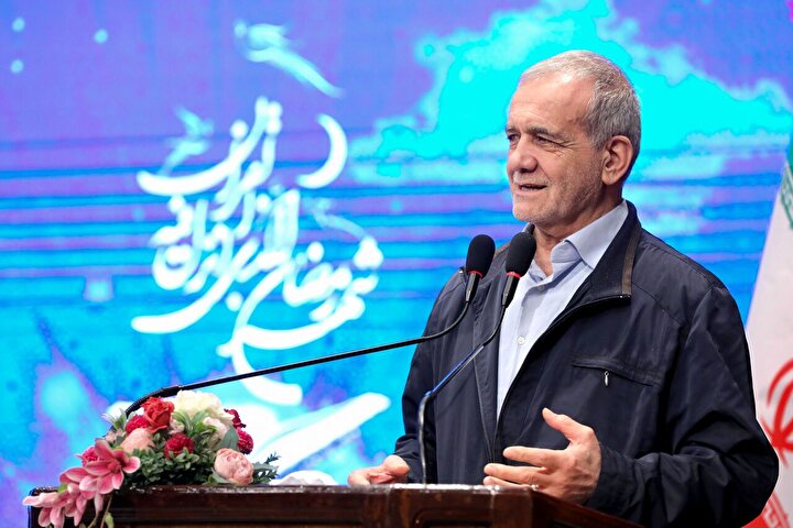 پزشکیان: بدون آگاهی به نقد و حتی تخریب دیگران می‌پردازیم
