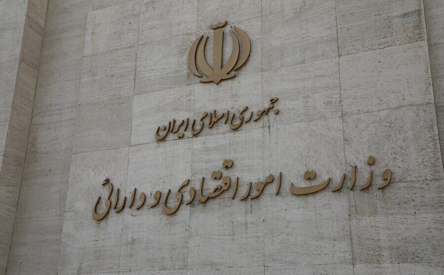 سکان داران جدید وزارت  اقتصاد پشت در پاستور/کدام گزینه فرزین را با سیاست اقتصادی دولت هماهنگ می کند؟
