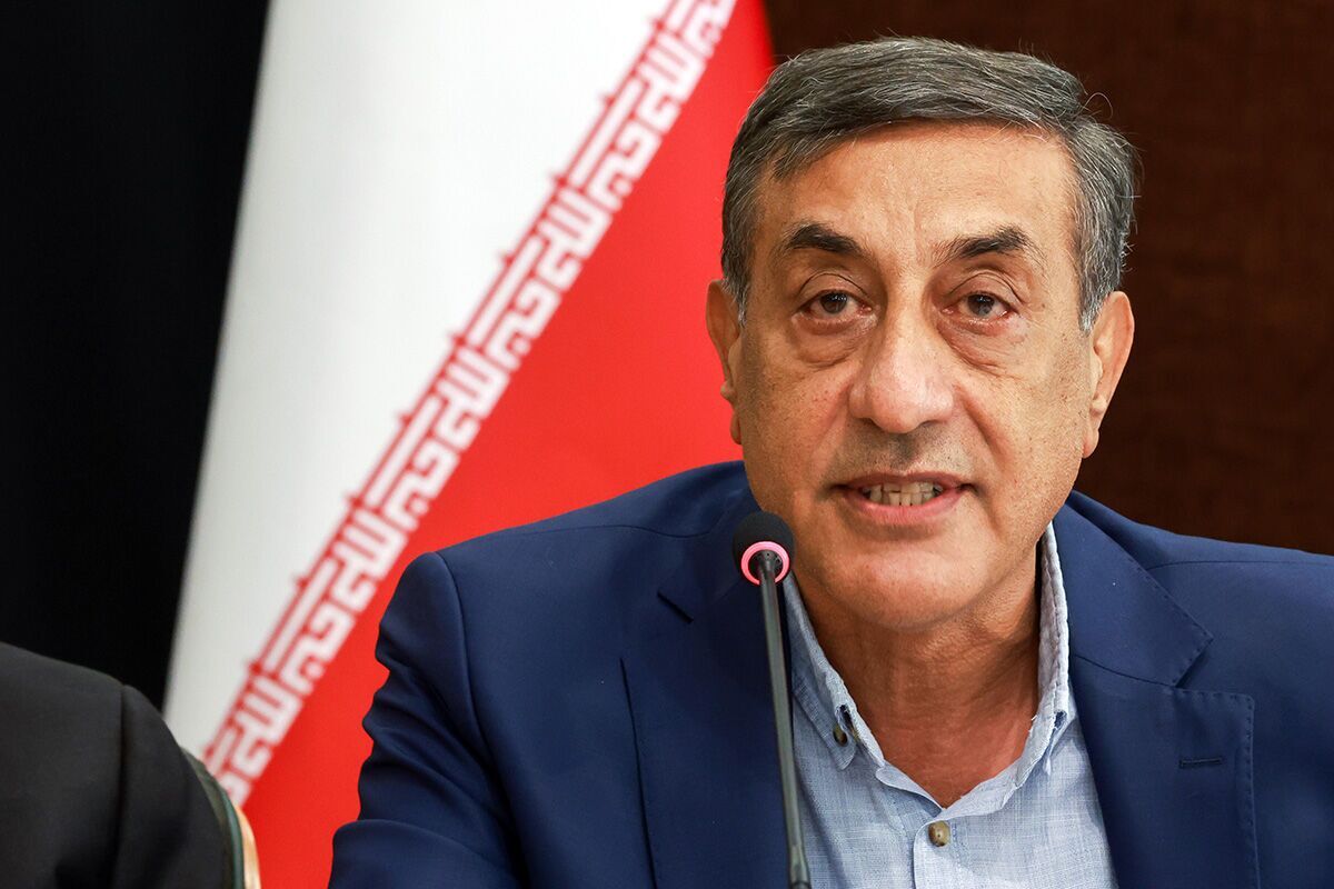 قائمپناه: طیبنیا همچنان گزینه اصلی وزارت اقتصاد است