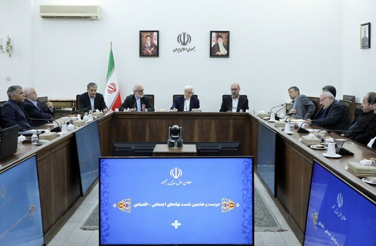 عارف: تولید برای ۳۰۰ میلیون نفر حوزه تمدنی ایران باید باشد