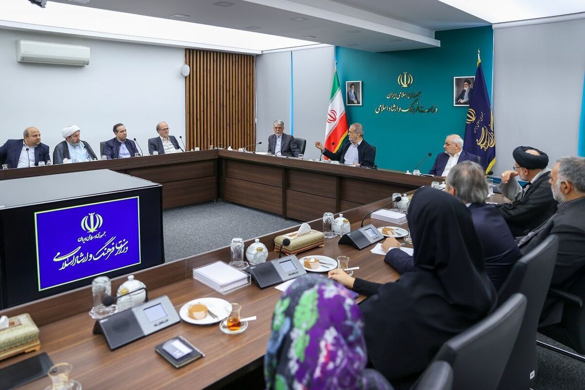 پزشکیان بر آمادگی دولت برای واگذاری مسئولیت به افراد شایسته تاکید کرد