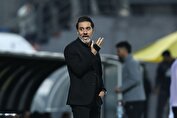 مدیریت اعتراضی به سبک پیروانی؛ مردی با میکروفون خاموش‌نشدنی!