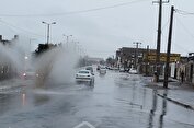 بارش برف و باران در محورهای ۵ استان / وزش باد و گردوخاک در ۶ استان