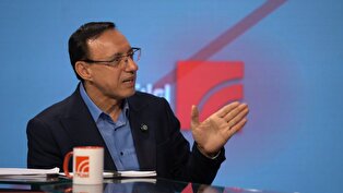 وحیدی: رانت در کتب درسی تازه‌ تألیف؛ عامل پیچیدگی، تنفر و جشن پاره کردن کتاب شد