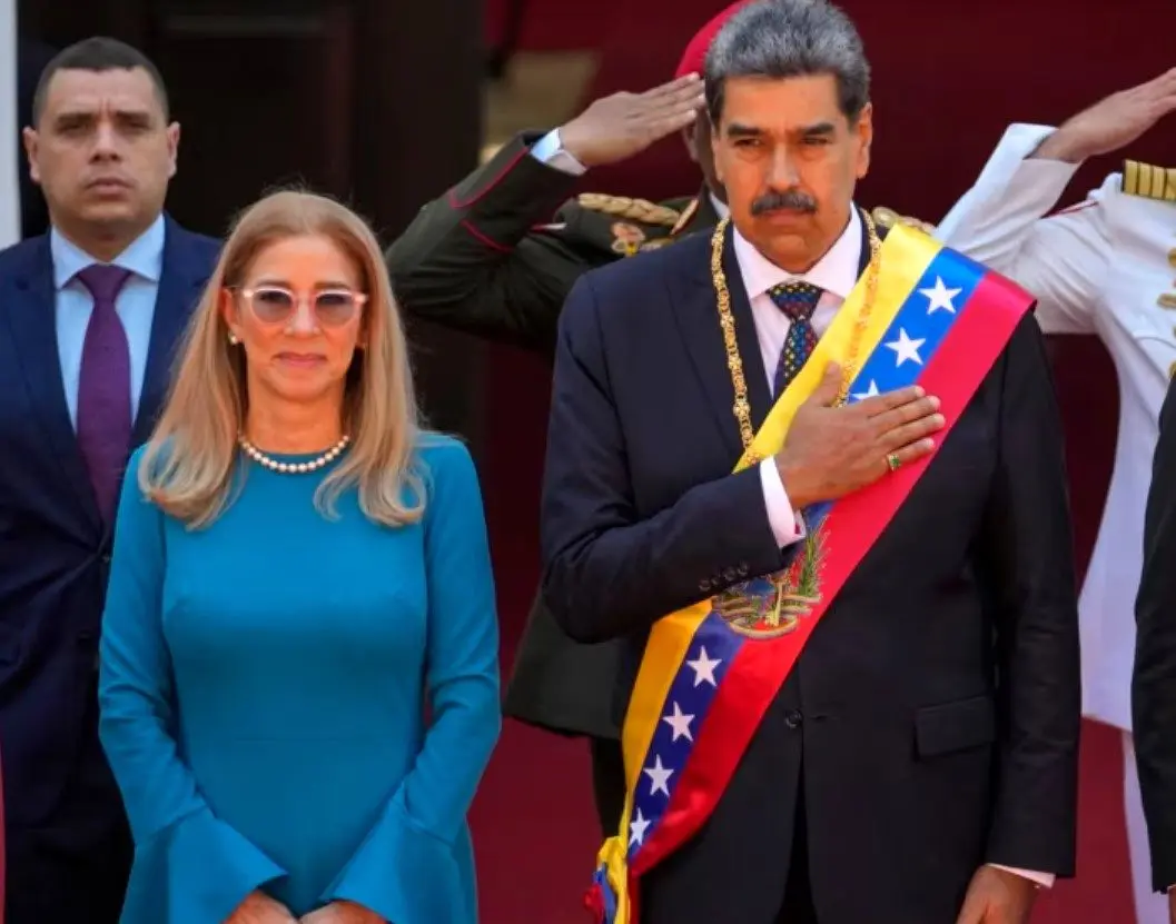 فیلم| ترامپ دستور حمله به ونزوئلا را صادر کرد/ رئیس‌جمهور آمریکا از بازداشت مادورو و همسرش خبر داد