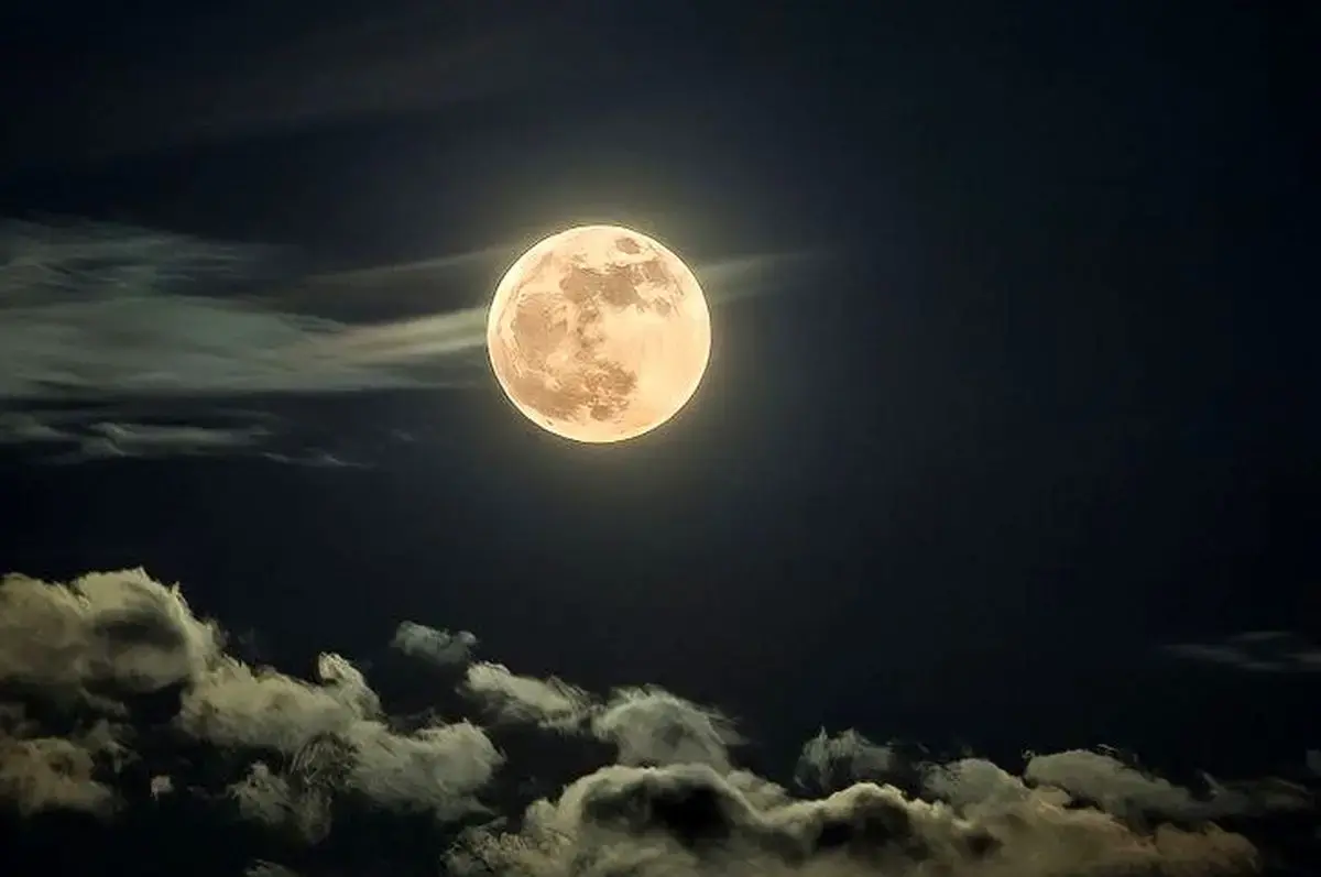 چرا ماه کامل بی‌خوابی‌ می‌آورد؟