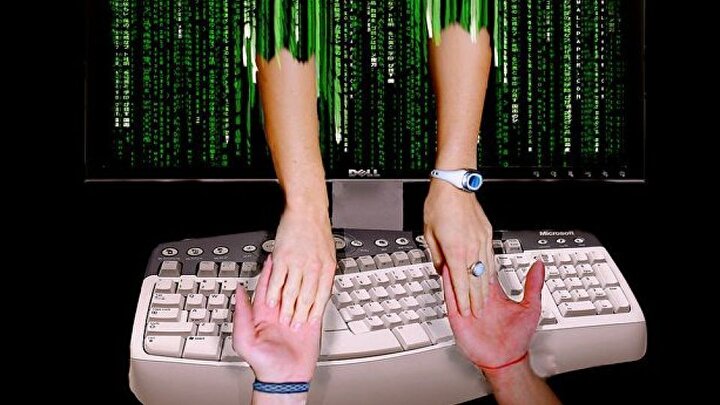 ما در فضای مجازی نمی‌توانیم عاشق شویم!