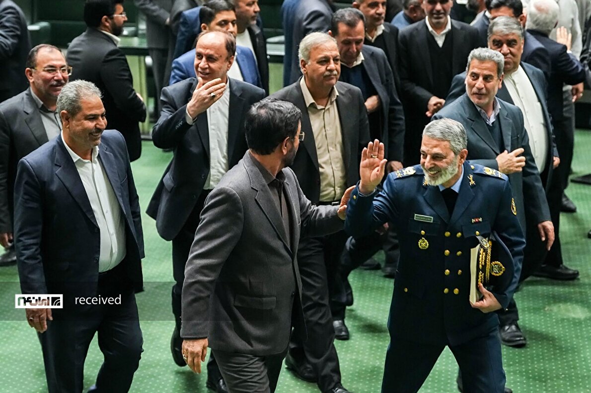 جلسه غیرعلنی مجلس با حضور رئیس ستاد کل نیرو‌های مسلح و وزیر امور خارجه