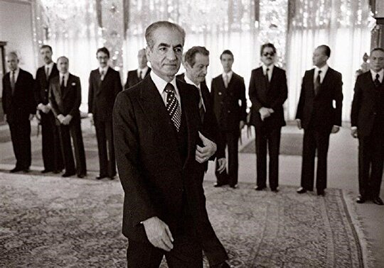 نگاه کاریکاتوری محمدرضا پهلوی به دموکراسی