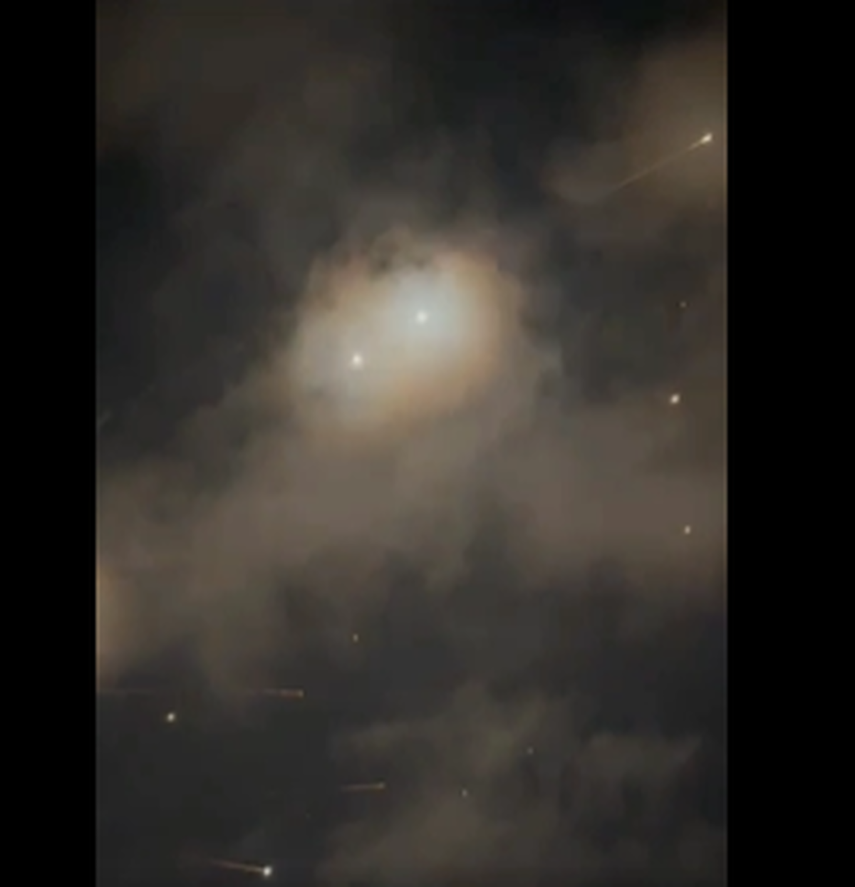 ببینید | آتش&zwnj;بازی حزب&zwnj;الله با شلیک ۱۰۰ موشک به اسرائیل