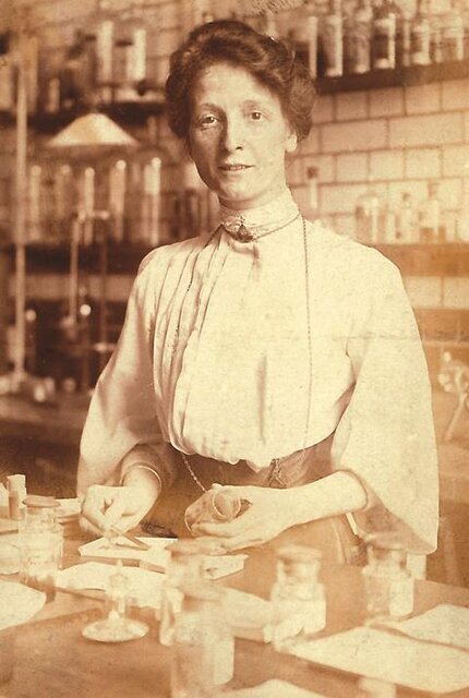 زنان دانشمندی که در سال‌های جنگ شکوفا شدند