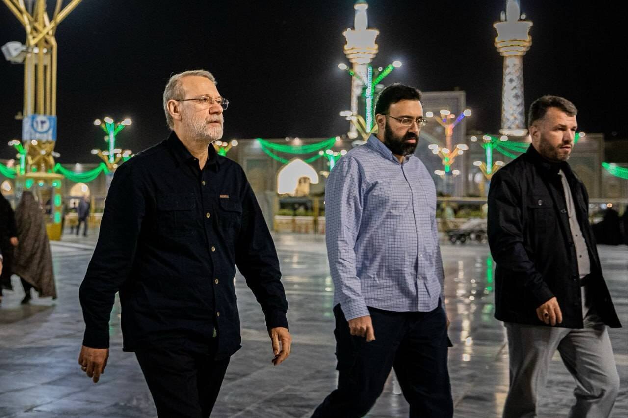 تصویری دیده نشده از علی لاریجانی به همراه فرزند شهیدش