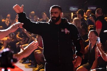 هادی چوپان؛ گرگ پارسیِ قهرمانی که تلویزیون ایران را تغییر داد هادی چوپان؛ گرگ پارسیِ قهرمانی که تلویزیون ایران را تغییر داد