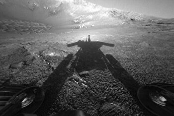 عکس روز ناسا از سایه یک ربات مریخی