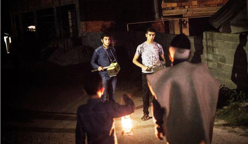 سحرخوانی؛ بازخوانی یک سنت آیینی در سپیدهدم رمضان سحرخوانی؛ بازخوانی یک سنت آیینی در سپیدهدم رمضان