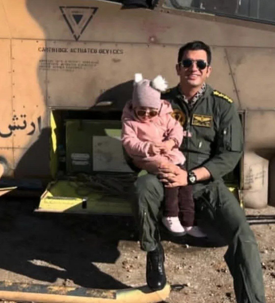 عکس خلبان شهید بالگرد ارتش و دخترش