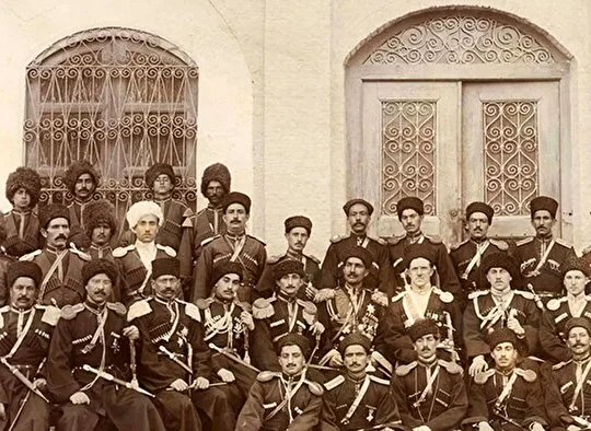 ضعف درونی و دخالت‌های خارجی: درام دیکتاتوری در ایران