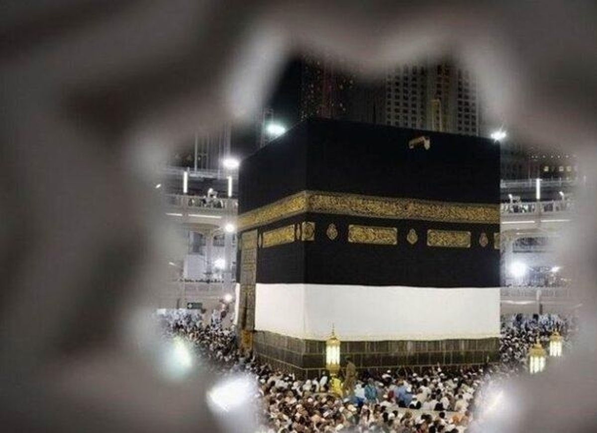 ببینید | شستشوی دیوارهای کعبه توسط بن سلمان ولیعهد عربستان