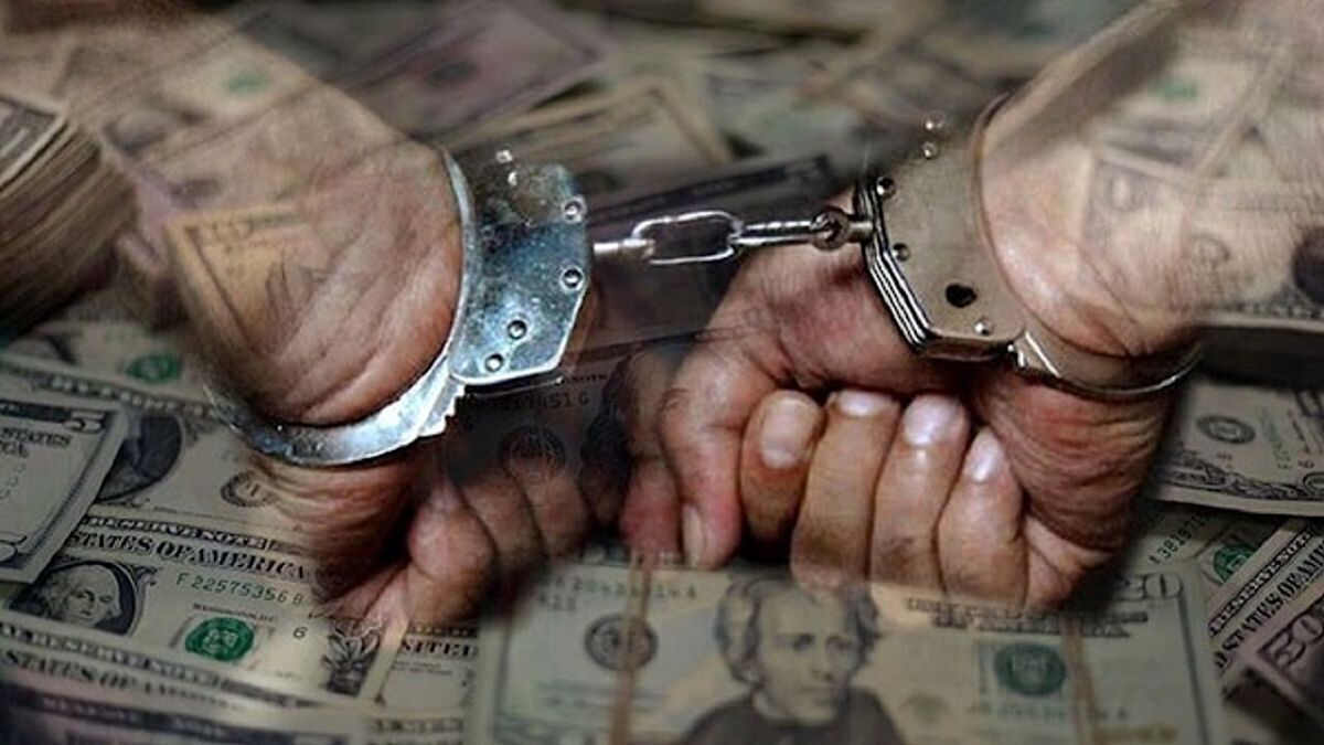 دستگیری دلال دلار در یوسف‌آباد تهران