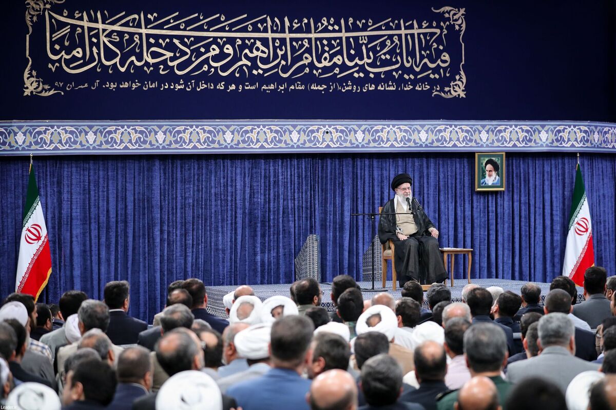 رهبر معظم انقلاب: هیچ منفعتی برای امت اسلامی بالاتر از اتحاد نیست