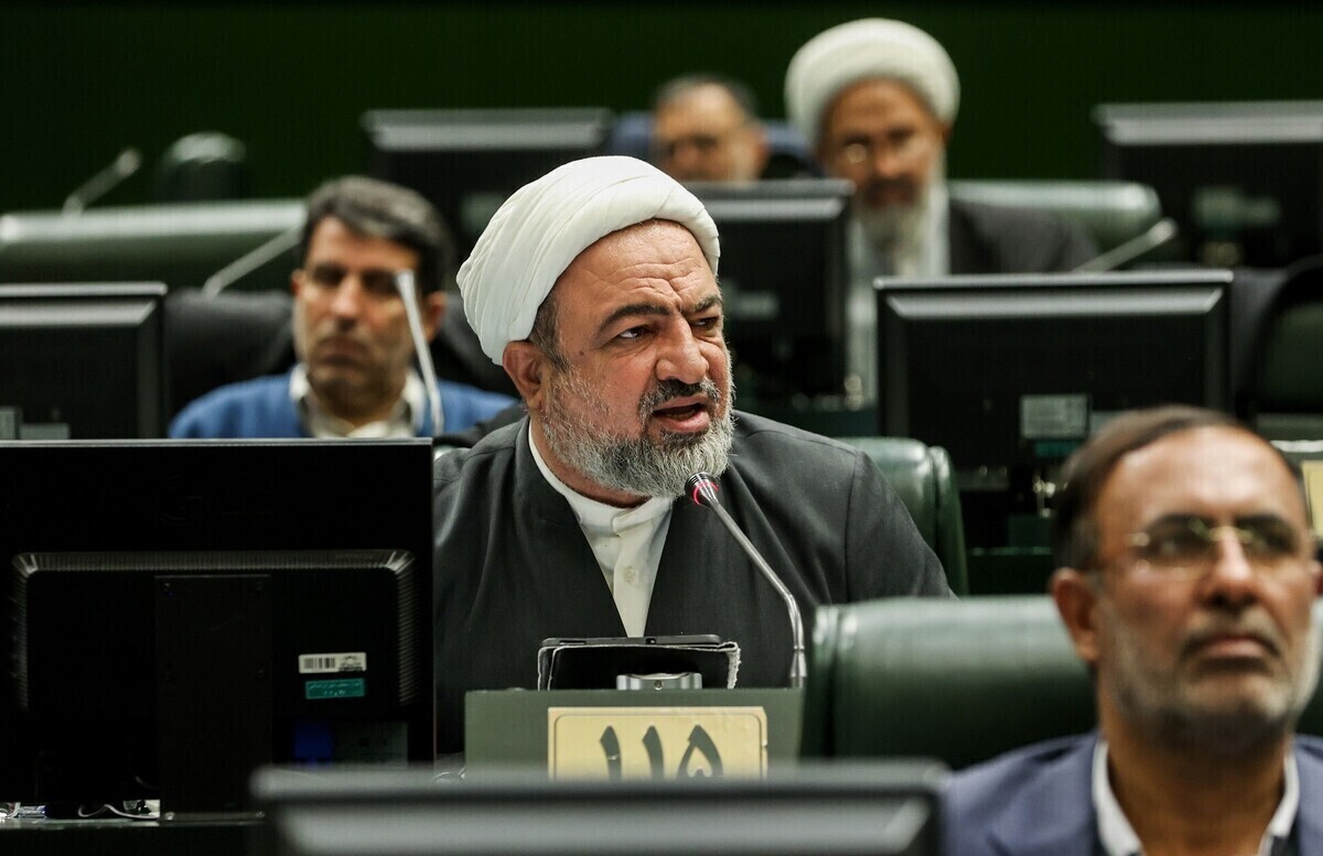 رسایی: افرادی که شرایط قانون انتصاب در مشاغل حساس را ندارند، کنار گذاشته شوند