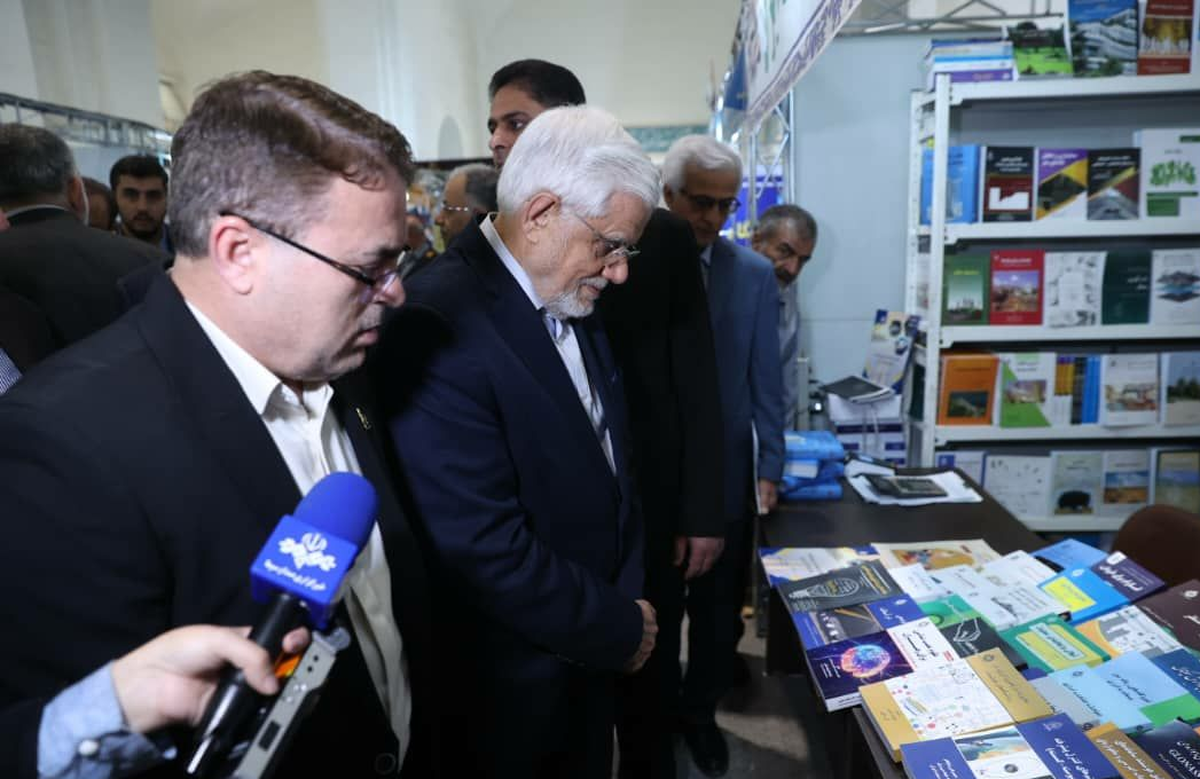عارف: تامین کاغذ مورد نیاز کتب درسی یک الزام است