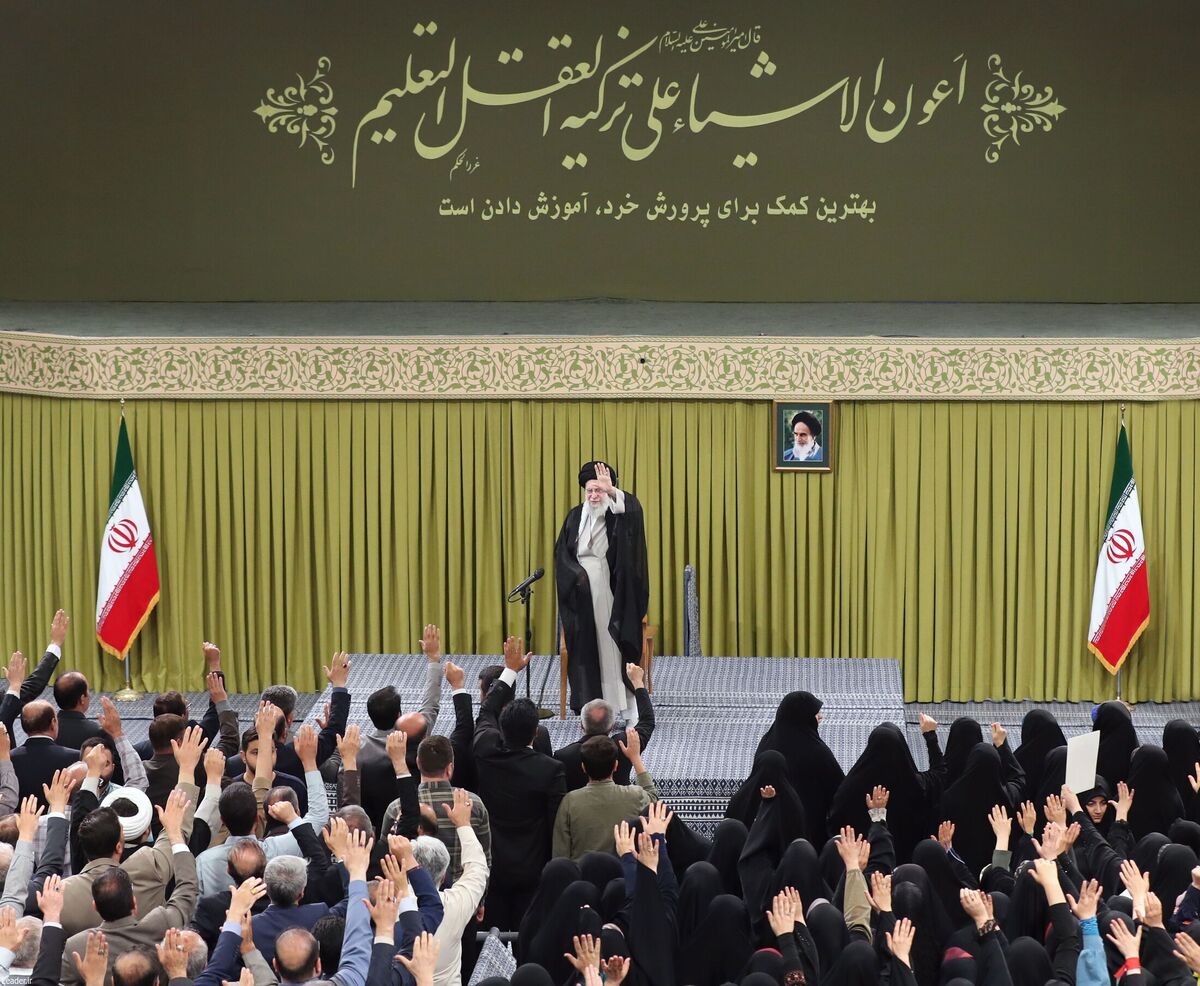 رهبر انقلاب: رئیس‌جمهور به مسائل آموزش و پرورش اهتمام ویژه‌ای دارد