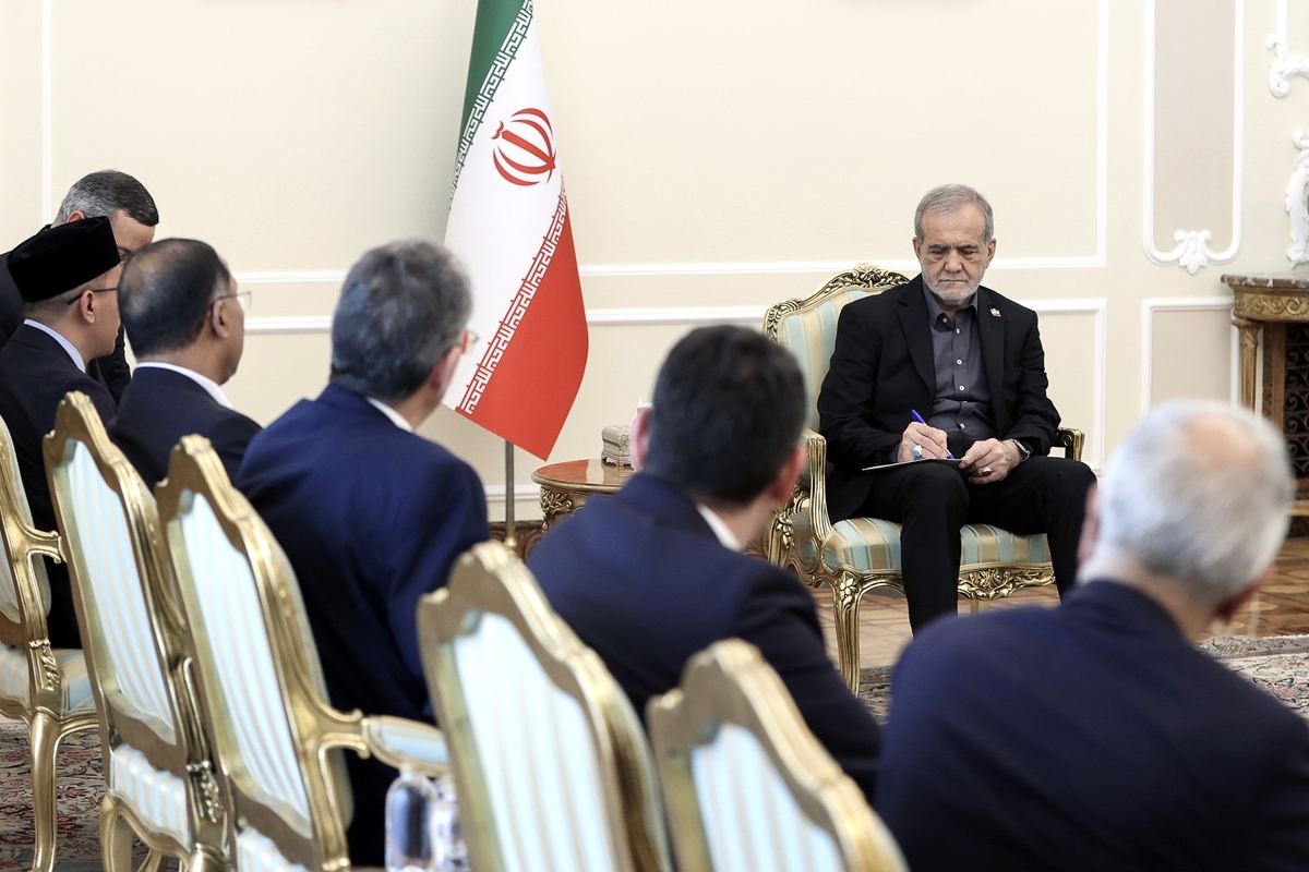 پزشکیان: دانشگاهیان مسلمان برای حل مشکلات همفکری کنند