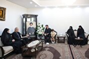 دیدار پزشکیان با خانواده امام جمعه فقید تبریز و سرتیم حفاظت شهید رئیسی