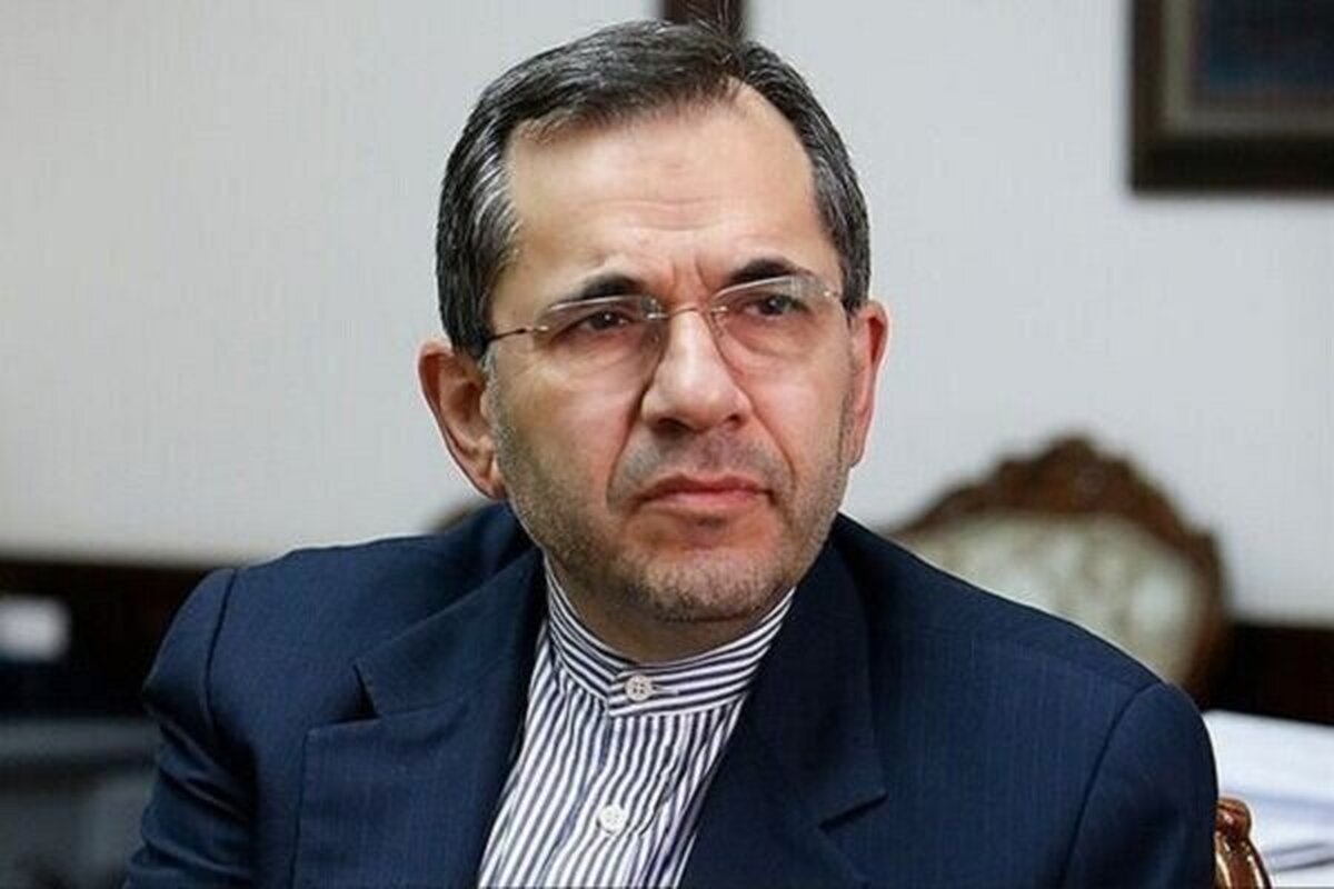 امضای دفتر یادبود درگذشت پاپ از سوی تخت روانچی