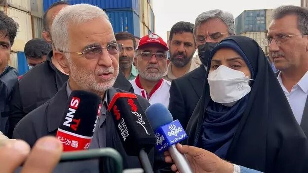 مومنی: حدود ۲۰ درصد از حریق بندر شهید رجایی باقی مانده است