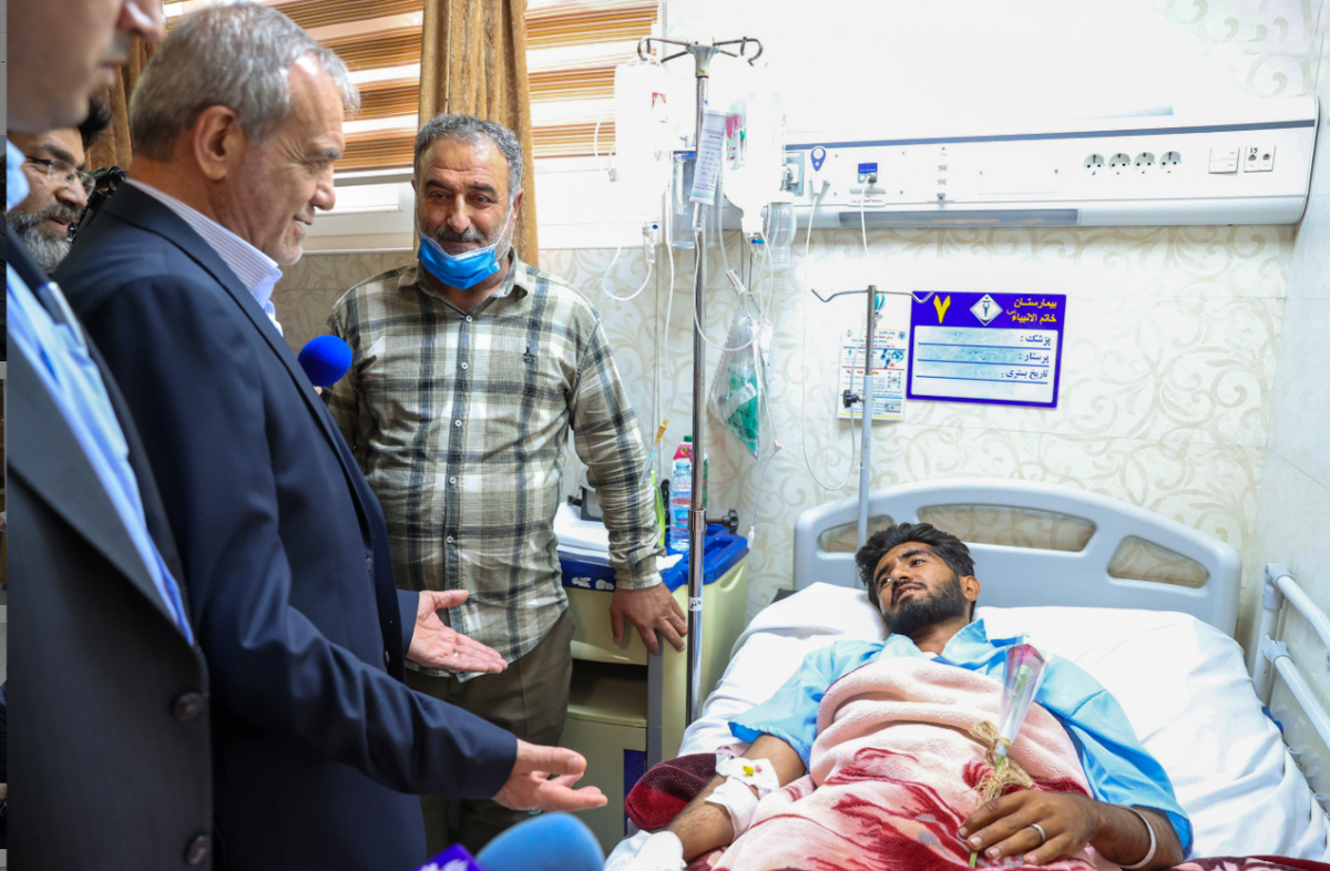 پزشکیان از مجروحان حادثه بندر شهید رجایی عیادت کرد