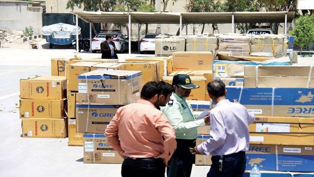 دستگیری کلاهبردار ارزی کشف ۴۲۰ میلیارد ریال کالای قاچاق در تهران