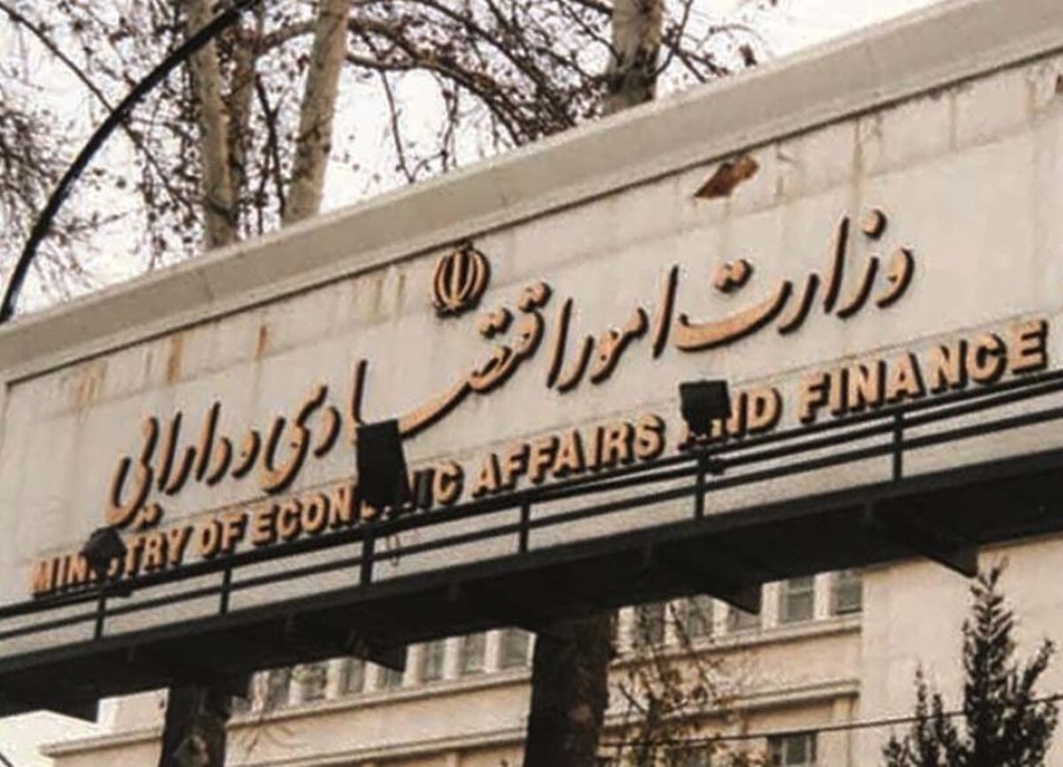 مهلت قانونی دولت برای معرفی وزیر اقتصاد به پایان رسید؛ آیا دولت باز هم از رهبری مجوز می‌خواهد؟