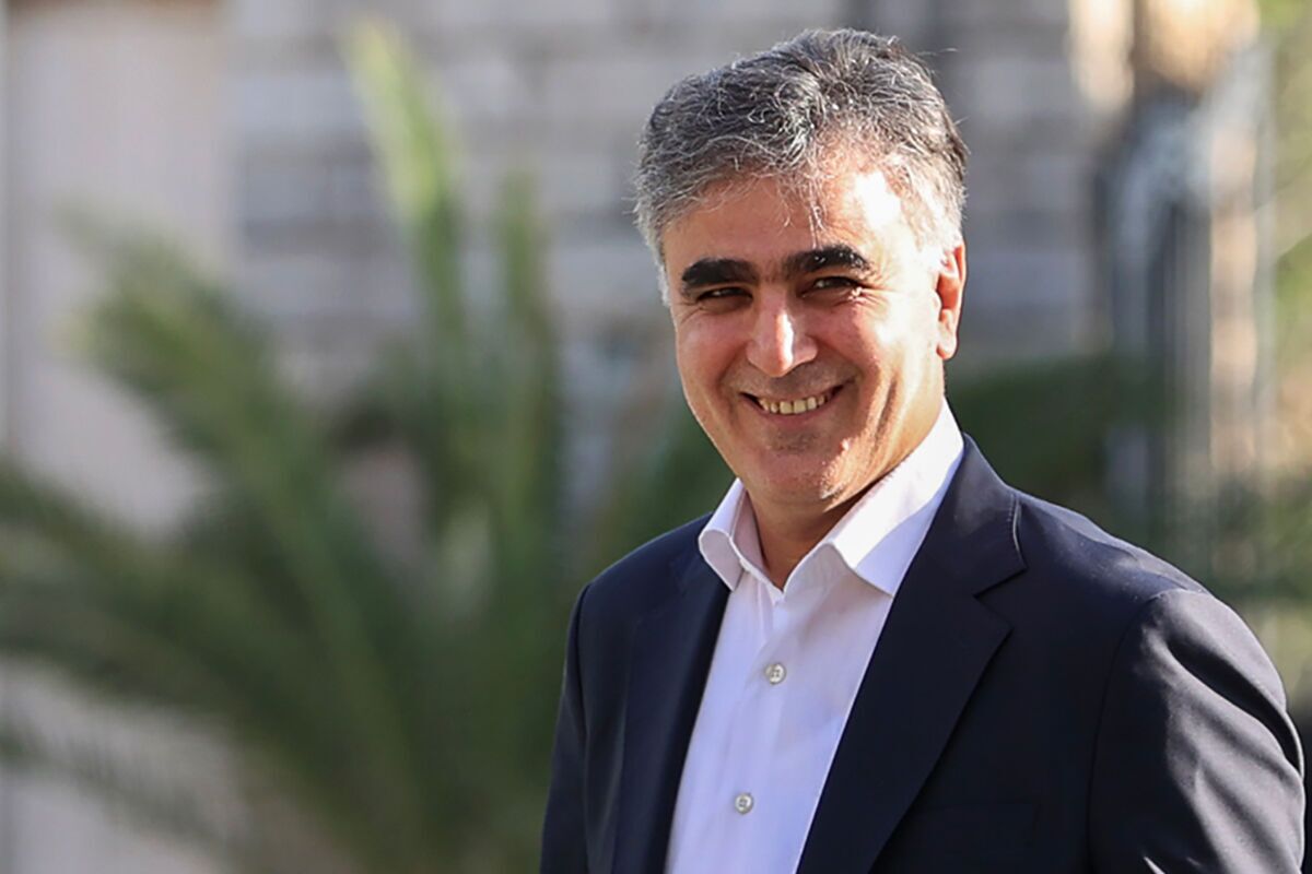 فرزین عازم چین شد