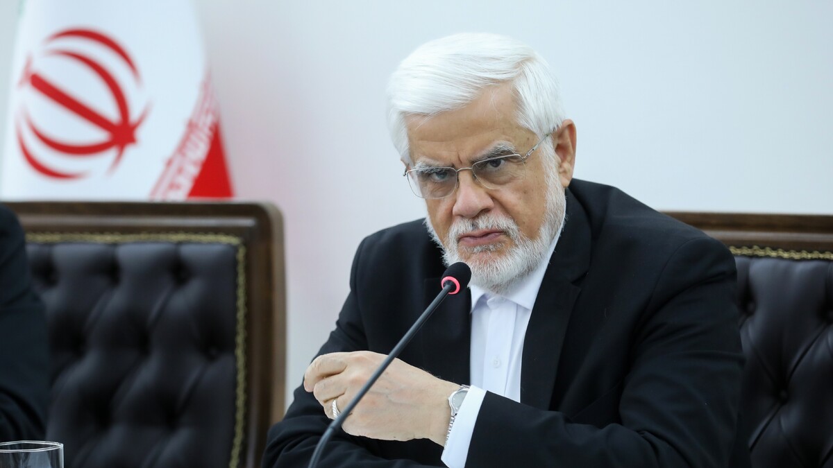 عارف: باید از اقدامات رقابتی در حوزه امنیت فضای سایبر پرهیز کرد