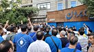 اعتراض هواداران استقلال به شرایط نابسامان نقل‌وانتقالاتی آبی‌ها + عکس