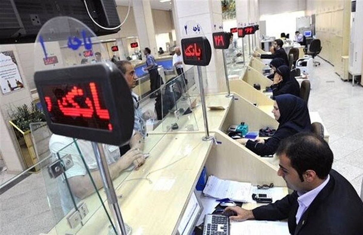 بازدید سرزده رئیس‌کل بانک مرکزی از برخی شعبات بانکی