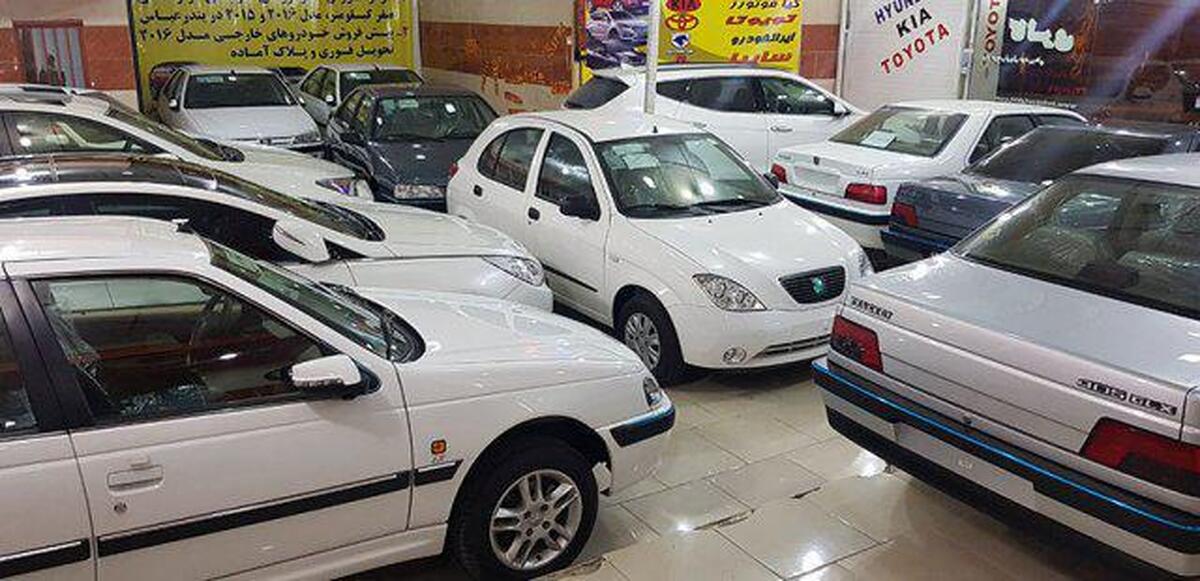 رکود بی‌سابقه در بازار خودرو؛ نمایشگاه‌داران بیکار، دفاتر غیرمجاز فعال/فروش کاغذی مونتاژها ادامه دارد