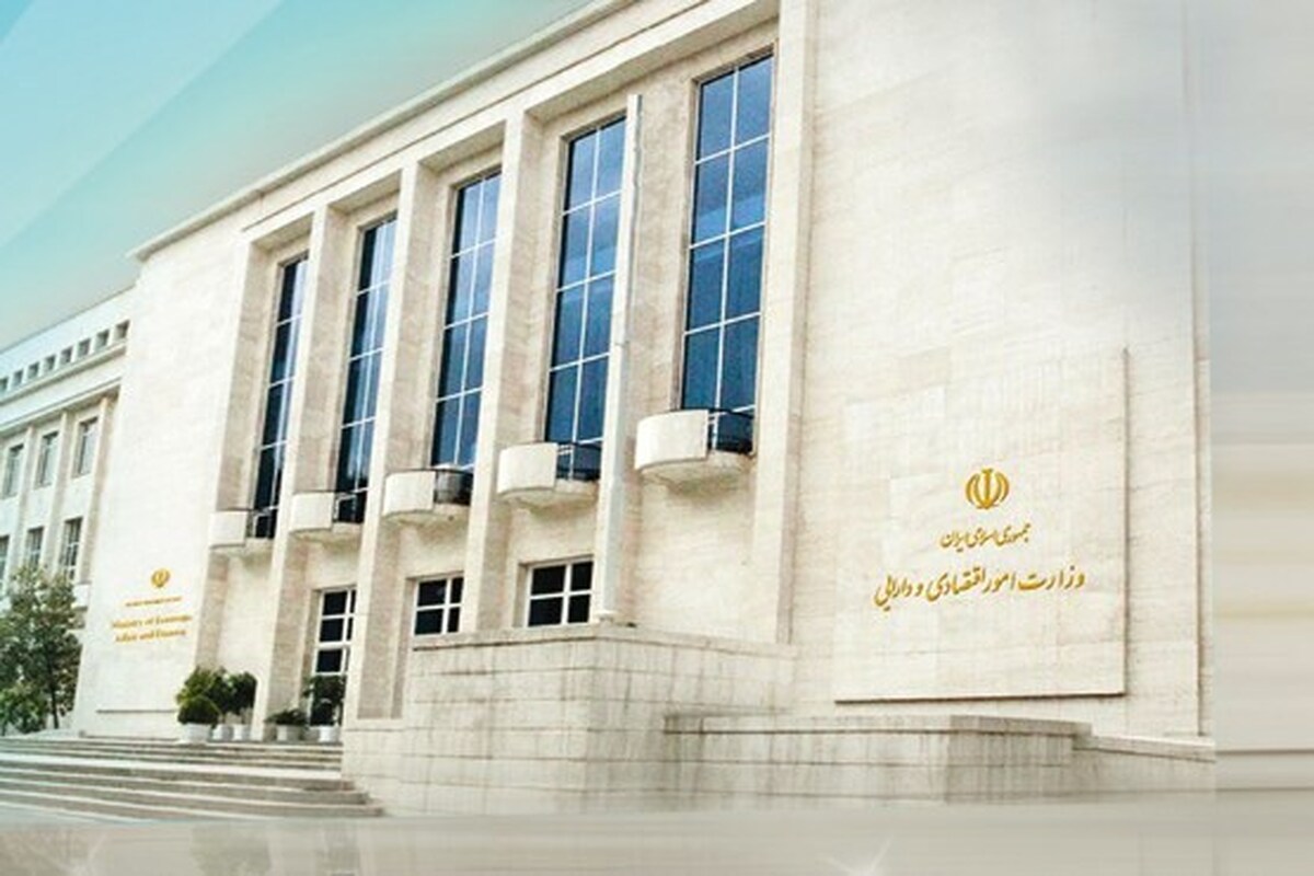 تعویق در معرفی وزیر اقتصاد/نمایندگان مجلس از رویه دولت انتقاد کردند