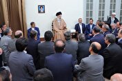 توصیه رهبر انقلاب به مسولان: در میان مردم حاضر شوید و با حوصله صحبت های آنان را بشنوید