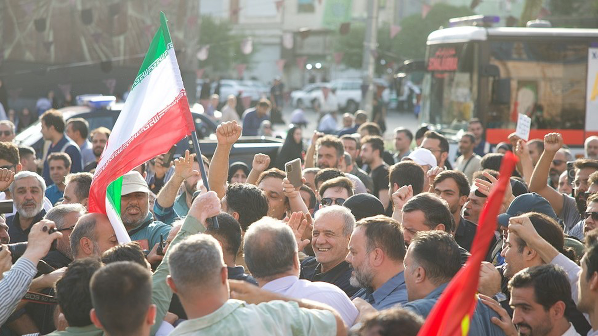 حضور پزشکیان در تجمع مردمی ضد جنایات آمریکا و اسرائیل