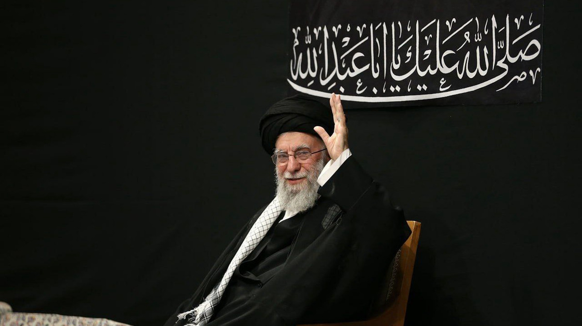 رهبر انقلاب: آقای کریمی «ای ایران» بخوان...