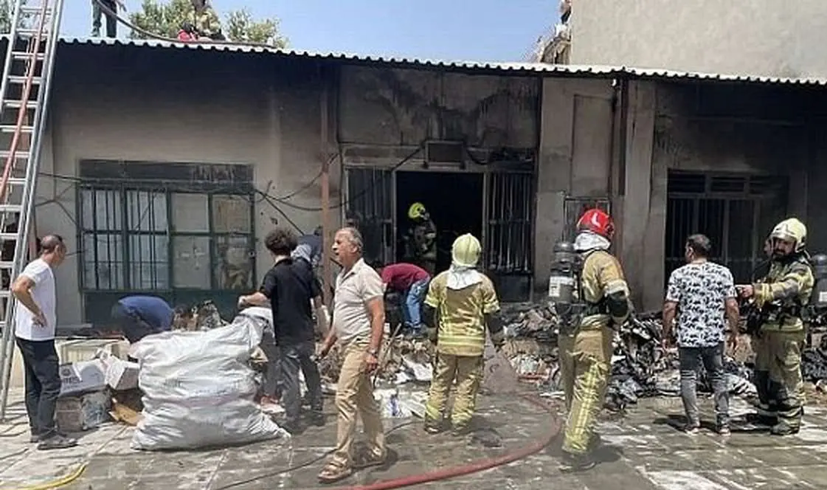 حریق انبار کفش در محدوده پل روشندلان تهران