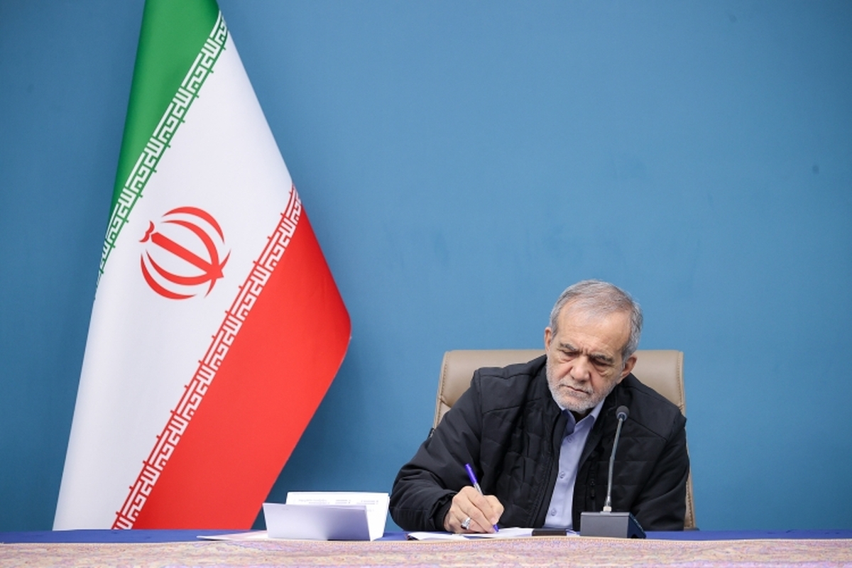 پزشکیان: با جدیت و بسیج همه ظرفیتهای سیاسی مسیر دیپلماسی را دنبال میکنیم