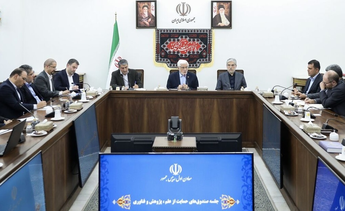 عارف: دست برتر را در گفت‌وگو و دیپلماسی داریم