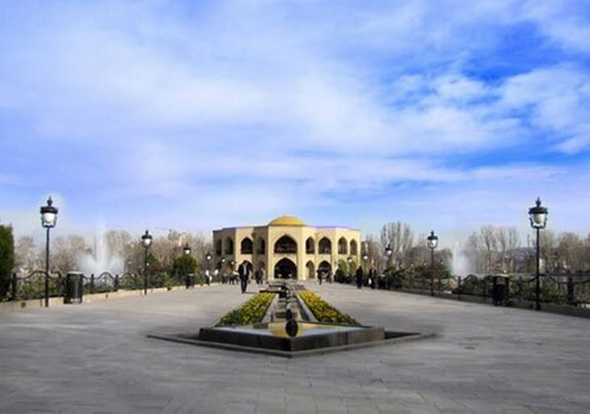عکس/ عمارتی دیدنی در محاصره آب