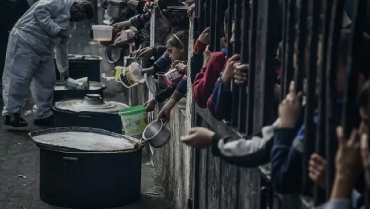 کشتار بیش از ۹۰۰ فلسطینی در صفهای غذا؛ مراکز توزیع به قتلگاه تبدیل شد سکوت اروپا، چراغ سبز ادامه کشتارهای اسرائیل در غزه