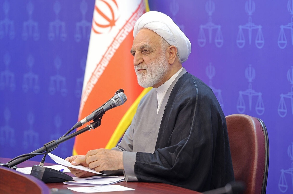 همکاری با آژانس انرژی اتمی به دلیل دشمنی با ملت، باید تعلیق شود